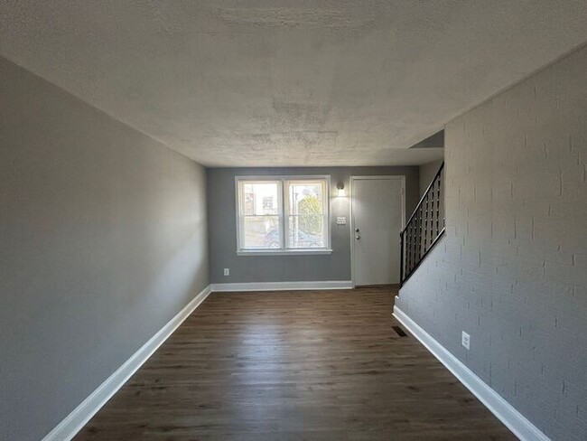 2 Bedrooms 2.5 Bathrooms