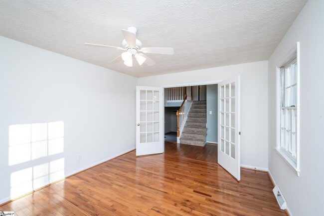 Photo - 125 Newgate Dr