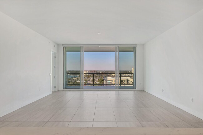 Photo - 301 Quay Cmn