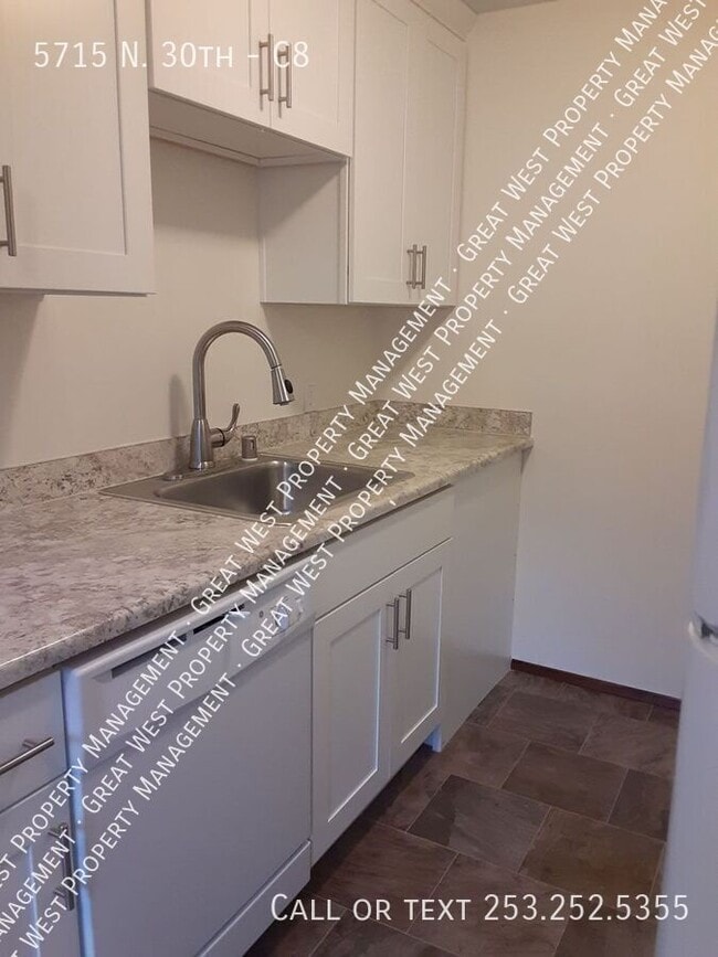 Building Photo - 5715 N. 30th-C8 Unit C8 Rental