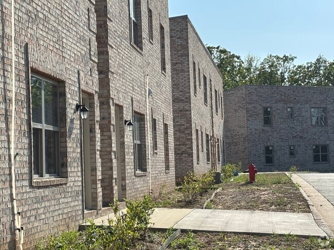 Building Photo - 6101 General Samuels Rd Rental