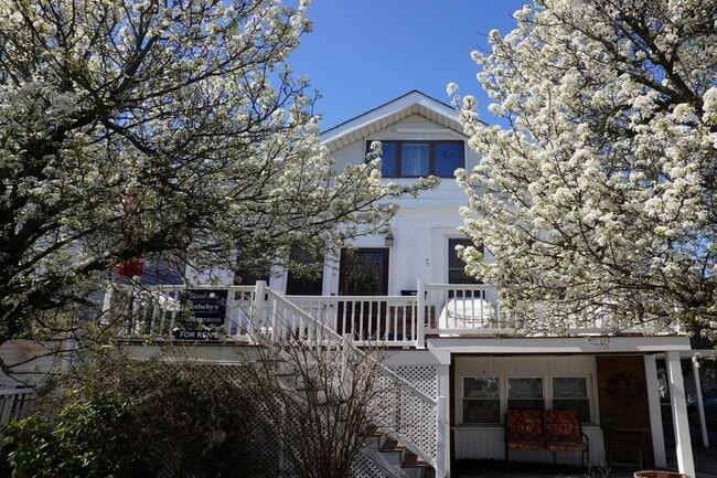 Building Photo - 108 N Harvard Ave Rental