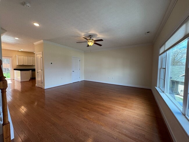 Photo - Beautiful Townhome in Spring Oaks!