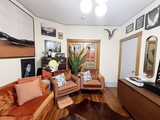 Building Photo - 223 Paris St Unit 1