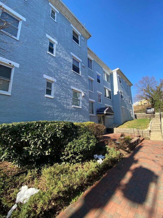 Photo - Cozy 2 BR/1 BA Apartment in Congress Heights!