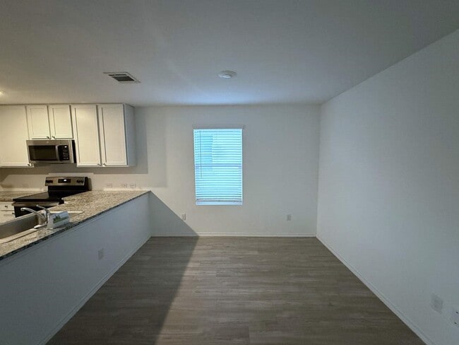 Photo - 135 Pasadena Pl