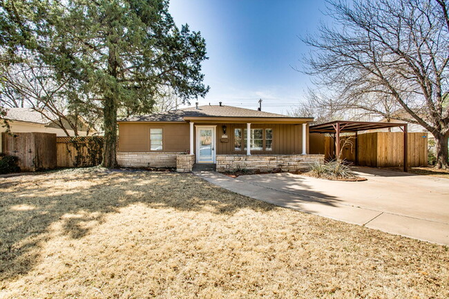 Building Photo - Pre-Leasing for Summer/Fall 2025 - Close t... Rental