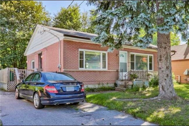 Building Photo - 242 Gill St