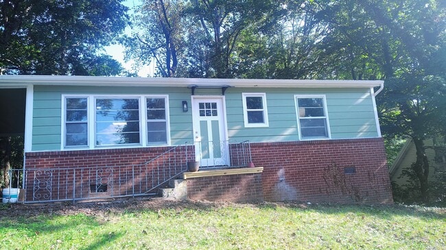 Building Photo - 2626 Vucrest Ave SE Rental
