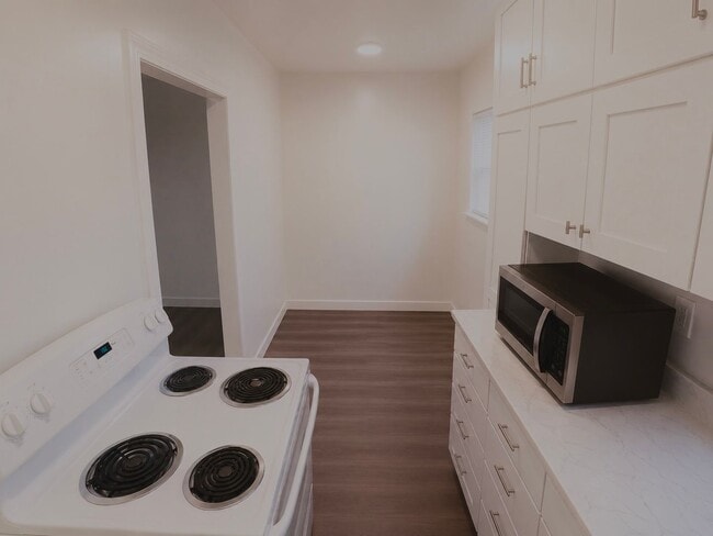 Photo - 404 S Van Buren St Unit Apt 2