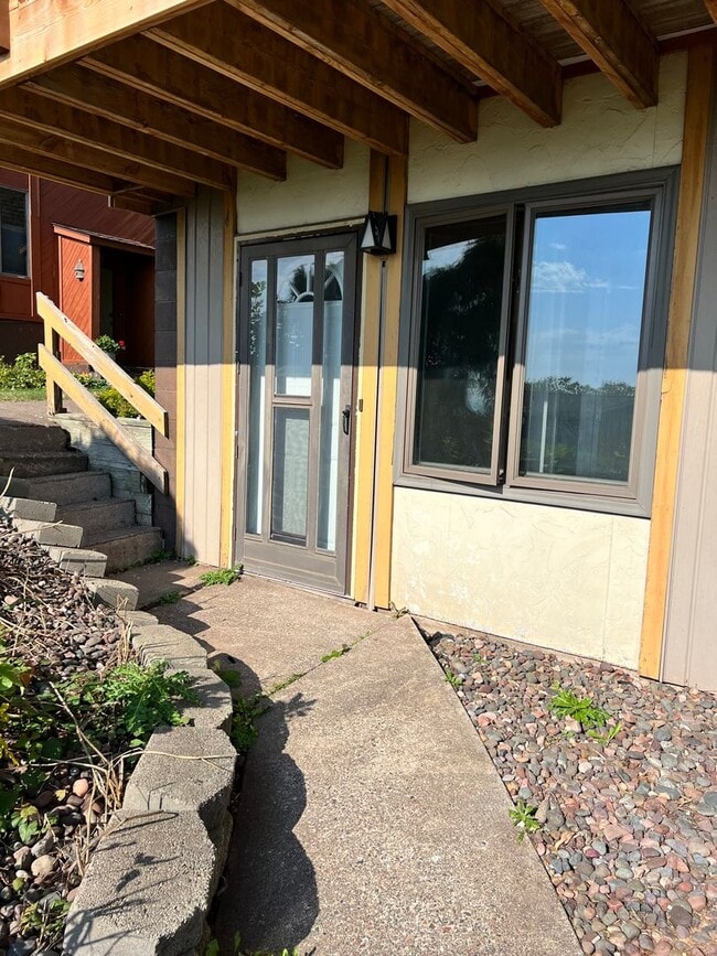 Building Photo - 123 E Ninth St Unit 1