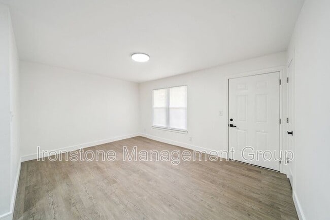 Photo - 3171 E 49th St