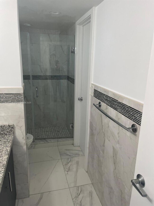 Photo - 3750 NE 169th St Unidad 308