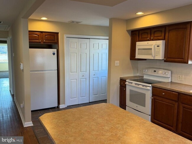 Photo - 15 W Floral Ave