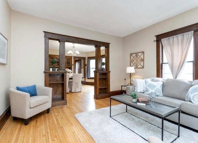 Photo - 2642 Emerson Ave N Unidad 2