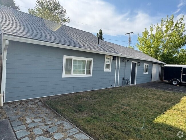 Building Photo - Back Property Cottage Rental