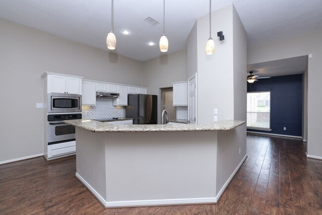 Photo - 105 Lawrence Marshall Dr