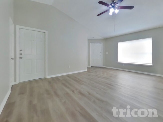 Photo - 3135 Kelling St