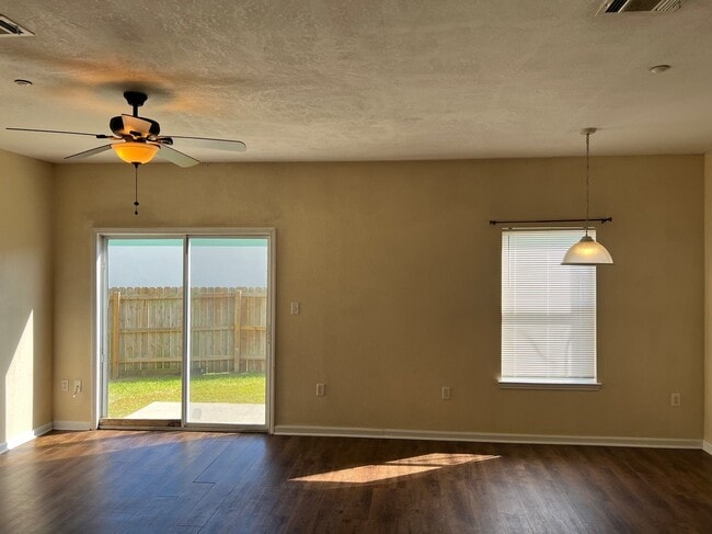 Photo - 1028 Anniston Ct