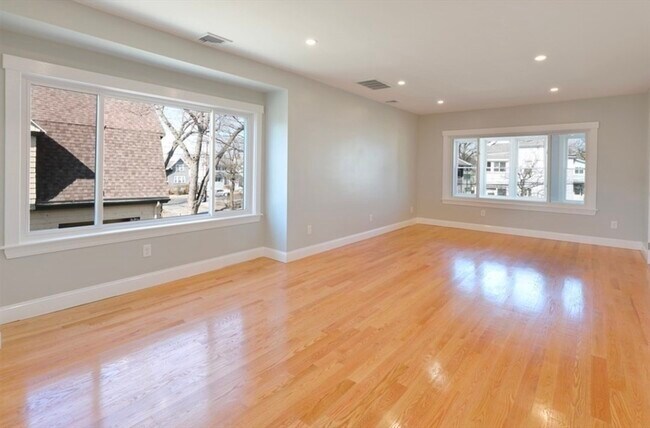 Photo - 28 2nd St