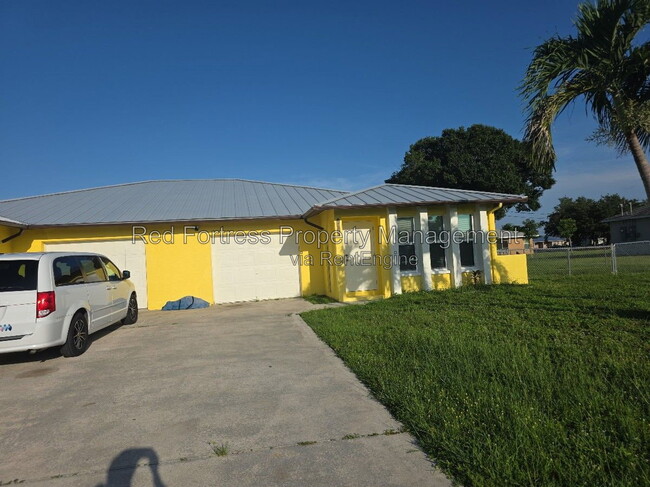 Building Photo - 3608 SW 7th Pl