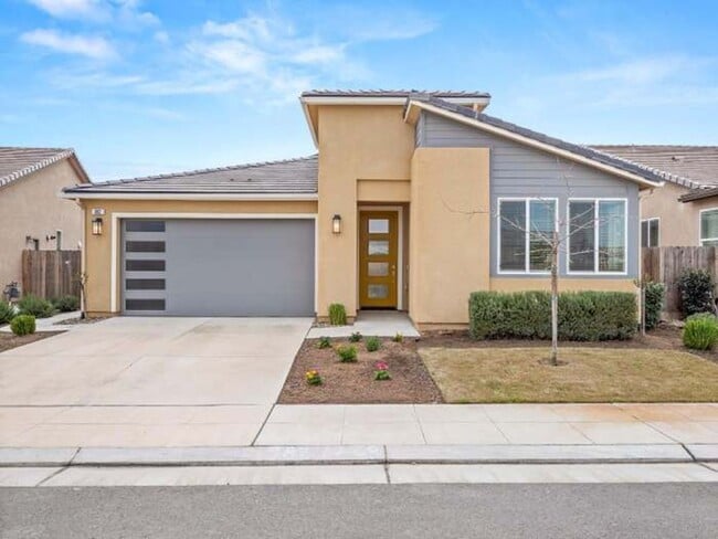 Summer Special $200 OFF!!! 1st Month!!! - Summer Special $200 OFF!!! 1st Month!!! House