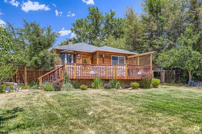 Building Photo - Beautiful 5 bed 3 bath Aravada Home