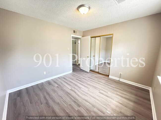 Photo - 383 Colonial Dr