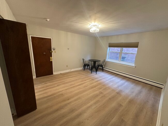 Building Photo - 63 Selkirk Rd Unit 6