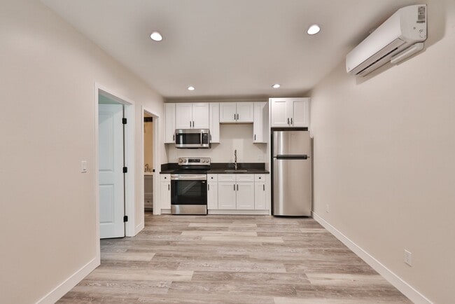 3758-3764 Louisiana St  - 3764