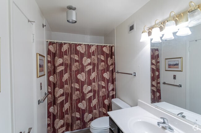 1BR, 1BA - 600 SF