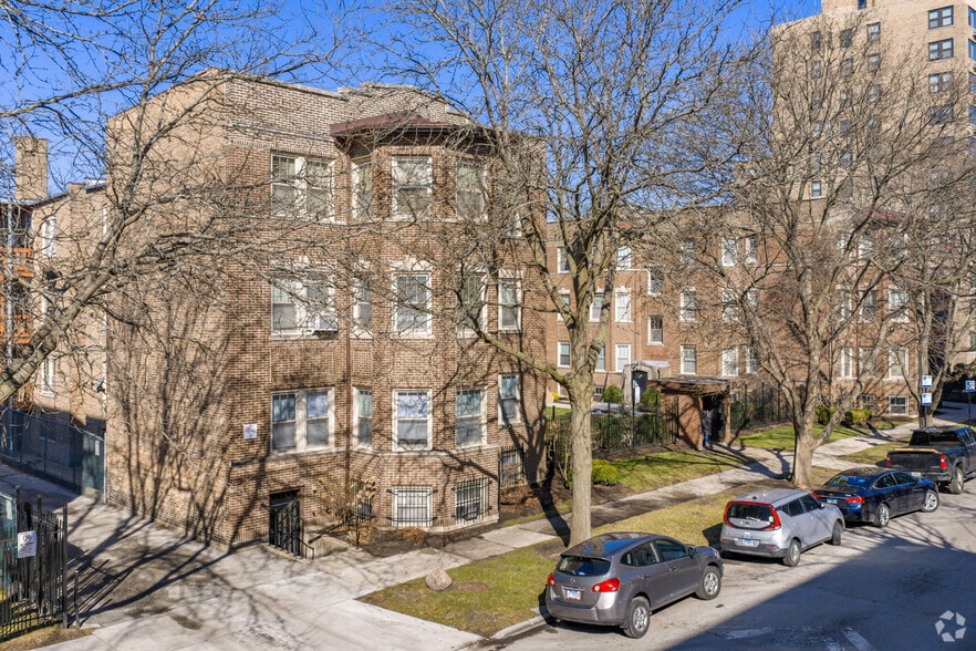 6930-6942 S Crandon Ave