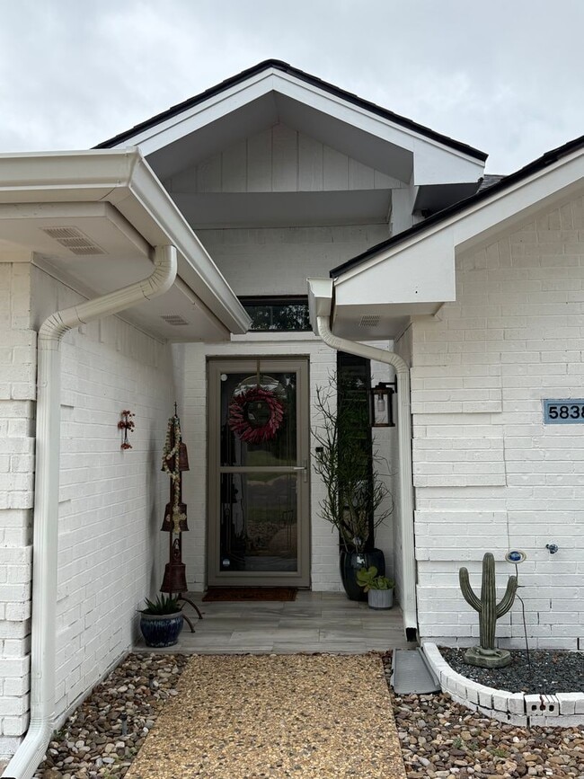 Photo - Beautifully updated home IN THE BLUFFS!
