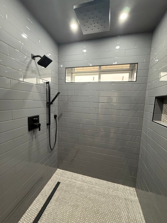 Photo - 1047 Azure Way