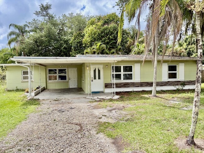 Building Photo - 326 Chattanooga Dr