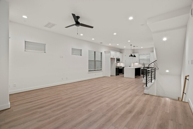 Photo - 816 Curtin St