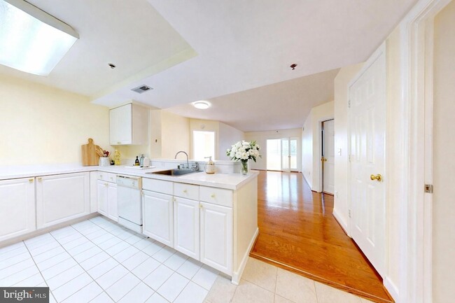 Photo - 1045 N Utah St Unidad 308