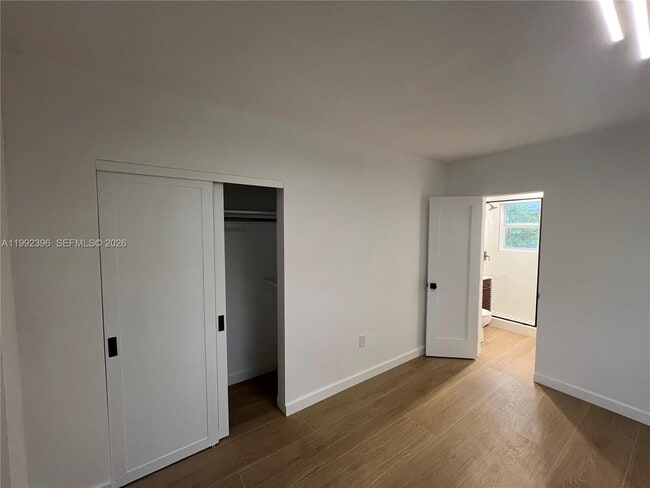 Photo - 7035 NE 4th Ct Unidad 4