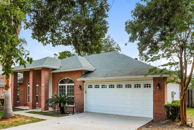 Photo - 272 Village Green Ave