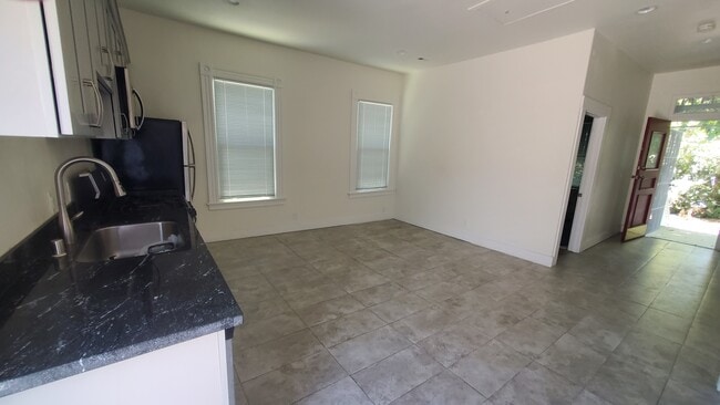 Photo - 2123 3rd St Unidad B