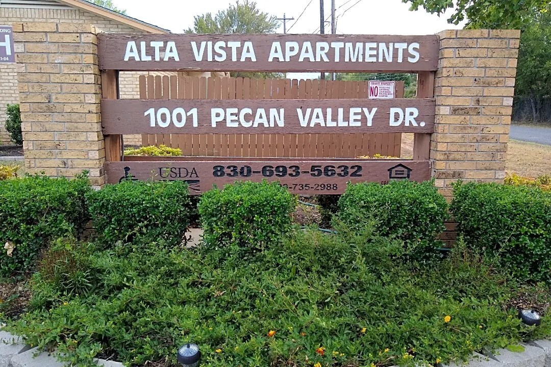 Photo - 1001 Pecan Valley Dr