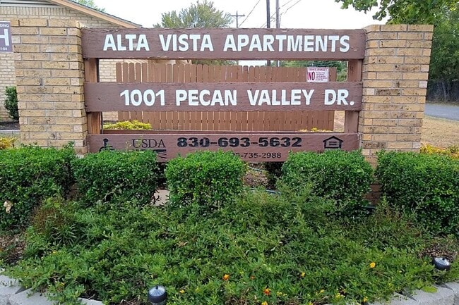 Photo - 1001 Pecan Valley Dr