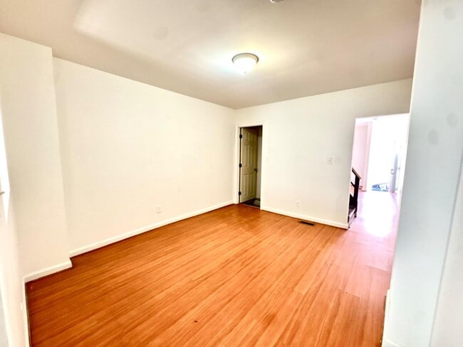 Building Photo - 2432 Etting St Rental