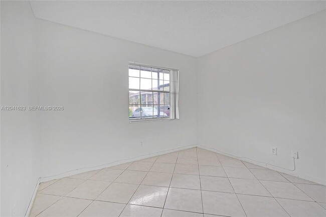Photo - 755 NW 104th Ave Unidad 104