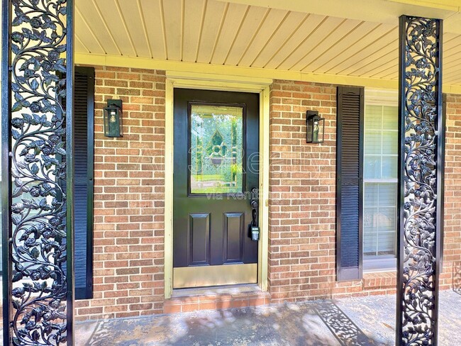 Photo - 713 Dubuque Dr
