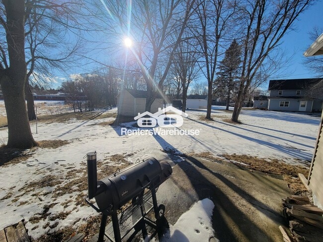 Photo - 206 Main St W