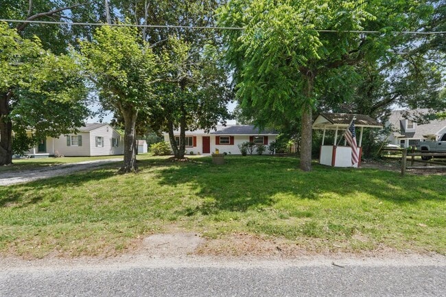 Photo - 3127 N Riverside Dr