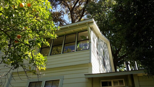 Photo - 369 E 4th St