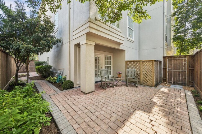 Photo - 2700 Wroxton Rd