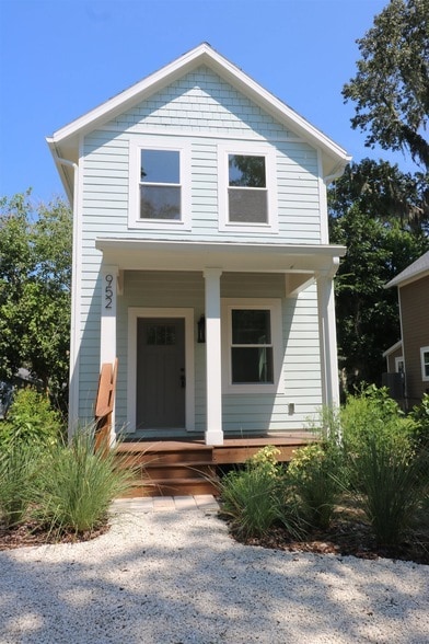 Building Photo - 952 Alexander St Rental